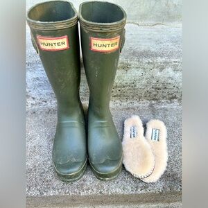 Kids Hunter Boots - Hunter Green - minimal wear with new sheepskin insoles.